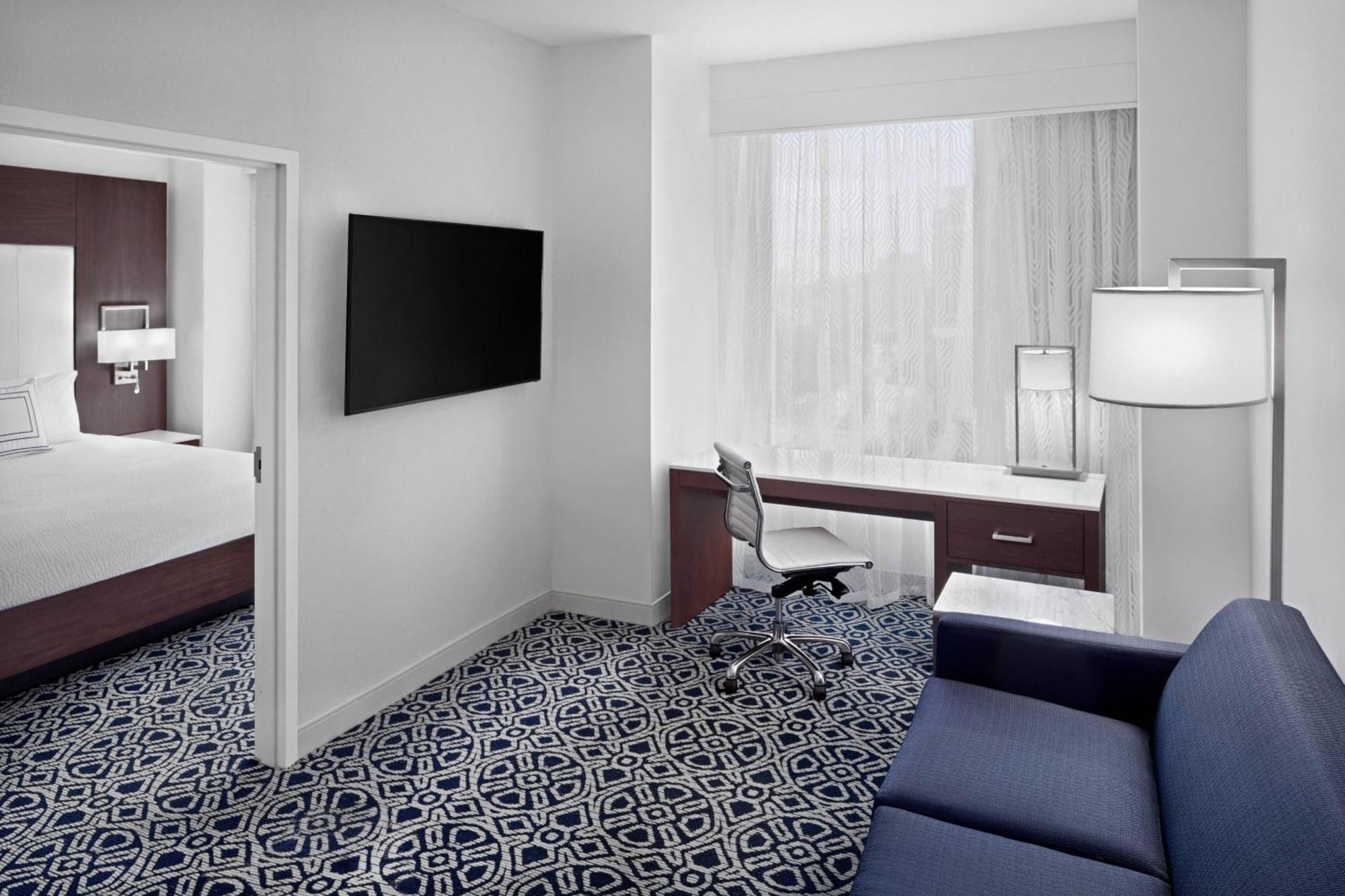 1 Bedroom Suite 1 King Sofa bed City view,1543878469:JPEG